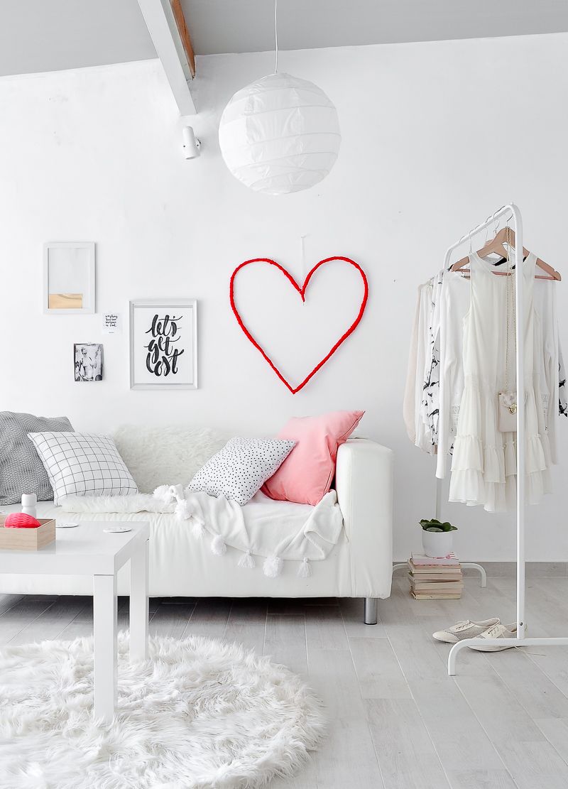 DIY-Wall-Valentine’s-Day-Decoration